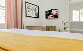 Amoris Guesthouse - In Brooklyn